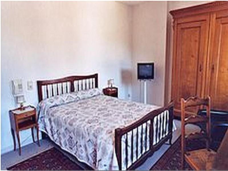 Hôtel de Paris Poligny (Jura) Quarto foto
